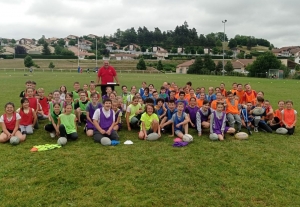 Les écoliers initiés au rugby à Monistrol
