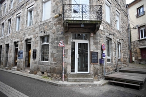 Monistrol-sur-Loire : elle transforme son restaurant en salle de yoga