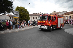 Monistrol-sur-Loire : les pompiers ont fêté l&#039;arrivée dans leur nouvelle caserne avec sirène et défilé en ville (vidéo)