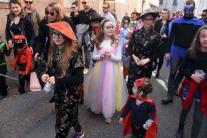 Bas-en-Basset : une grande famille de clowns pour le défilé de Carnaval