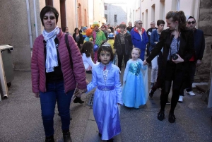 Bas-en-Basset : une grande famille de clowns pour le défilé de Carnaval