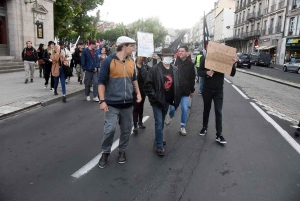 Violences policières : environ 200 manifestants au Puy-en-Velay