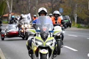 130 motards en colère défilent contre le contrôle technique (vidéo)