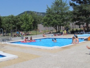 Saint-Julien-Chapteuil : un accès sous conditions à la piscine cet été
