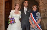 Marie-Laure et Armand Joaquim avec l&#039;élue Sandrine Ferrier qui a célébré leur union en mairie d&#039;Yssingeaux.||