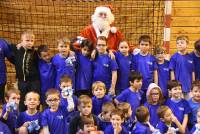 Monistrol-sur-Loire : un Père Noël et des cadeaux pour les jeunes handballeurs