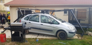 Aurec-sur-Loire : la voiture finit sur la terrasse d&#039;une maison, le conducteur positif à l&#039;alcool