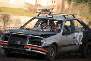 Riotord : un bain de boue pour des voitures cabossées (photos)