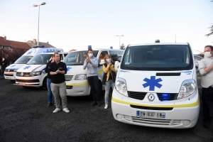Yssingeaux : sirènes et applaudissements des ambulanciers pour le personnel soignant (vidéo)