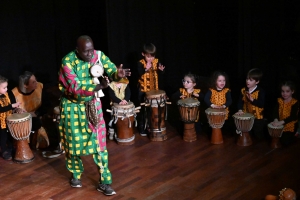 Les Villettes : un spectacle africain pour la soirée familiale de l&#039;école privée