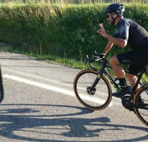 Frédéric Machabert a réussi son pari à vélo : le tour d&#039;Auvergne-Rhône-Alpes en moins de 24 h