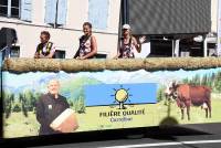 La caravane publicitaire contente les spectateurs sur le Tour de France