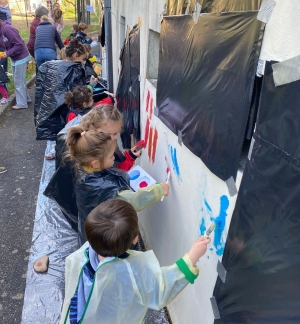 Monistrol-sur-Loire : les bambins de la crèche Les Marmousets se mettent au graffiti