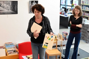24 heures du livre du Chambon-sur-Lignon : les écoliers travaillent avec une illustratrice