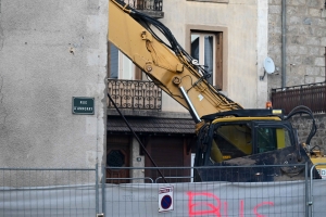 Tence : la maison Montelimard est en cours de démolition dans la rue d&#039;Annonay