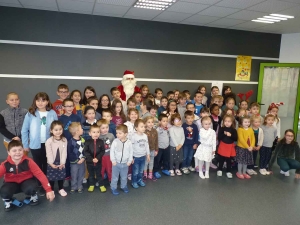 Laussonne : le Père Noël rend visite aux deux écoles