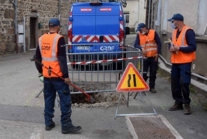 Saint-Just-Malmont : un tractopelle accroche un branchement de gaz en ville