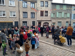 Saint-Didier-en-Velay : un défilé carnavalesque dans les rues pour les écoliers