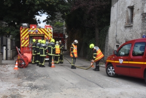 Aurec-sur-Loire : une pelleteuse perce une canalisation de gaz, plusieurs riverains évacués