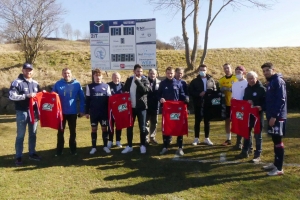 Insolite : le Velay FC offre ses maillots de la Coupe de France à Laussonne