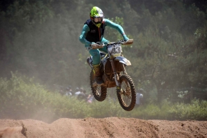 Yssingeaux : 176 pilotes et des poussières au motocross (photos)