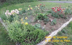Saint-Julien-du-Pinet : un jardin fleuri à l&#039;école de &quot;Veyrines&quot;