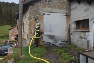 Un feu détruit une grange et une habitation à Saint-Bonnet-le-Froid