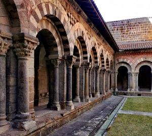 Le cloître de la cathédrale du Puy en accès gratuit dimanche