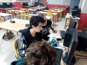Saint-Didier-en-Velay : ces collégiens apprennent à programmer des robots