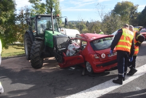 Siaugues-Sainte-Marie : une jeune femme héliportée après un choc en voiture contre un tracteur