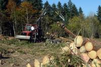 Ce porteur forestier, un investissement de Vincent Delorme d&#039;Araules, a coûté 300 000 euros. La Région aide à hauteur de 90 000 euros.