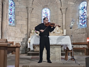 Le violoniste Dominique Hofer parachève les Décalc de l&#039;été à Saint-Pierre-Eynac