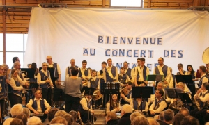 Concert des fanfares à Tence : la musique plus forte que la neige