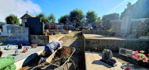 Saint-André-en-Vivarais : un chantier citoyen mené au cimetière