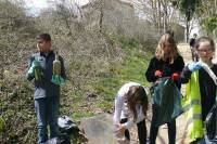 Grazac : les écoliers mènent une opération de nettoyage