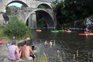 Lavoûte-sur-Loire : des activités au pied du Pont Vieux avant les travaux de rénovation