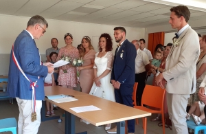 Premier mariage de l&#039;année à Saint-Julien-Molhesabate