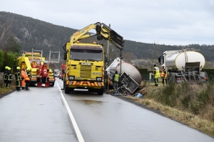 Un camion laitier se met au fossé entre Craponne-sur-Arzon et Retournac