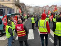 Gilets jaunes : la manifestation prend de l&#039;ampleur au Puy-en-Velay