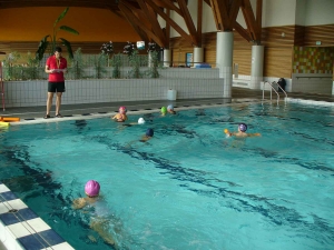 Les élèves de CP-CE1-CE2 de l&#039;école Saint-Joseph de Beauzac en cycle natation