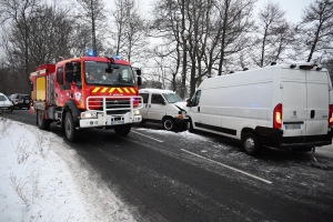 Yssingeaux : deux véhicules se percutent sur la route des Ollières, un adolescent blessé