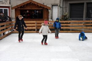 Yssingeaux : la patinoire est ouverte sur la place du Marché