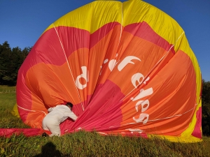 Franck Vergon fait voler en montgolfière au-dessus des Sucs