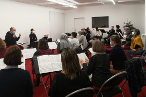 Les chanteurs se sont retrouvés une trentaine dans la grande salle de répétition de la Maîtrise, autour d’Emmanuel Magat et de Ségolène Bolard, professeur de chant.