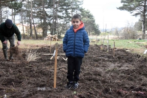 Lapte : les écoliers ont planté une centaine d&#039;arbres dans leur Forêt des enfants