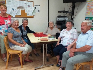 Jeux de cartes, gym, art floral : le club Bel Horizon reprend ses activités à Saint-Pal-de-Mons