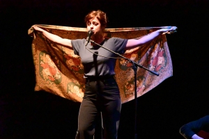 Yssingeaux : Leïla Huissoud remplit le théâtre en clôture du 8e Chant des Sucs