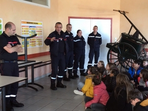 Les écoliers des Villettes en visite à la caserne des pompiers
