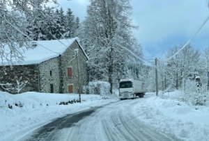 Neige : la RD15 interdite aux poids-lourds, le point sur les conditions de circulation lundi en Haute-Loire