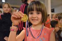 Clémentine Vey, du Mazet, heureuse de recevoir une médaille.